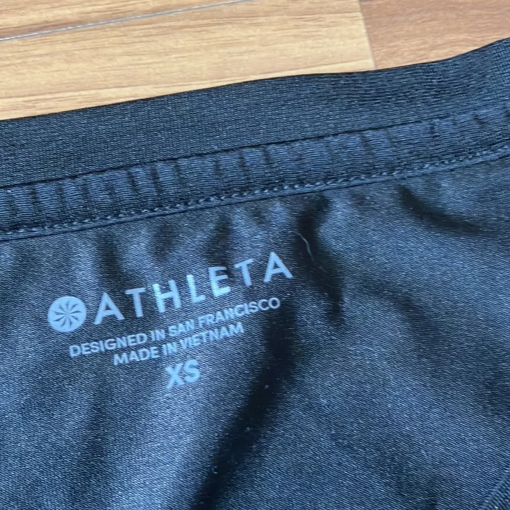 Athleta Women’s Long Sleeve Black Shirt with Cinch at Bottom, Size XS - Picture 2 of 5